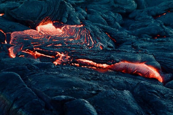 Vulkánkitörések: Az Élettel és Környezettel Való Harc Természeti Jelensége